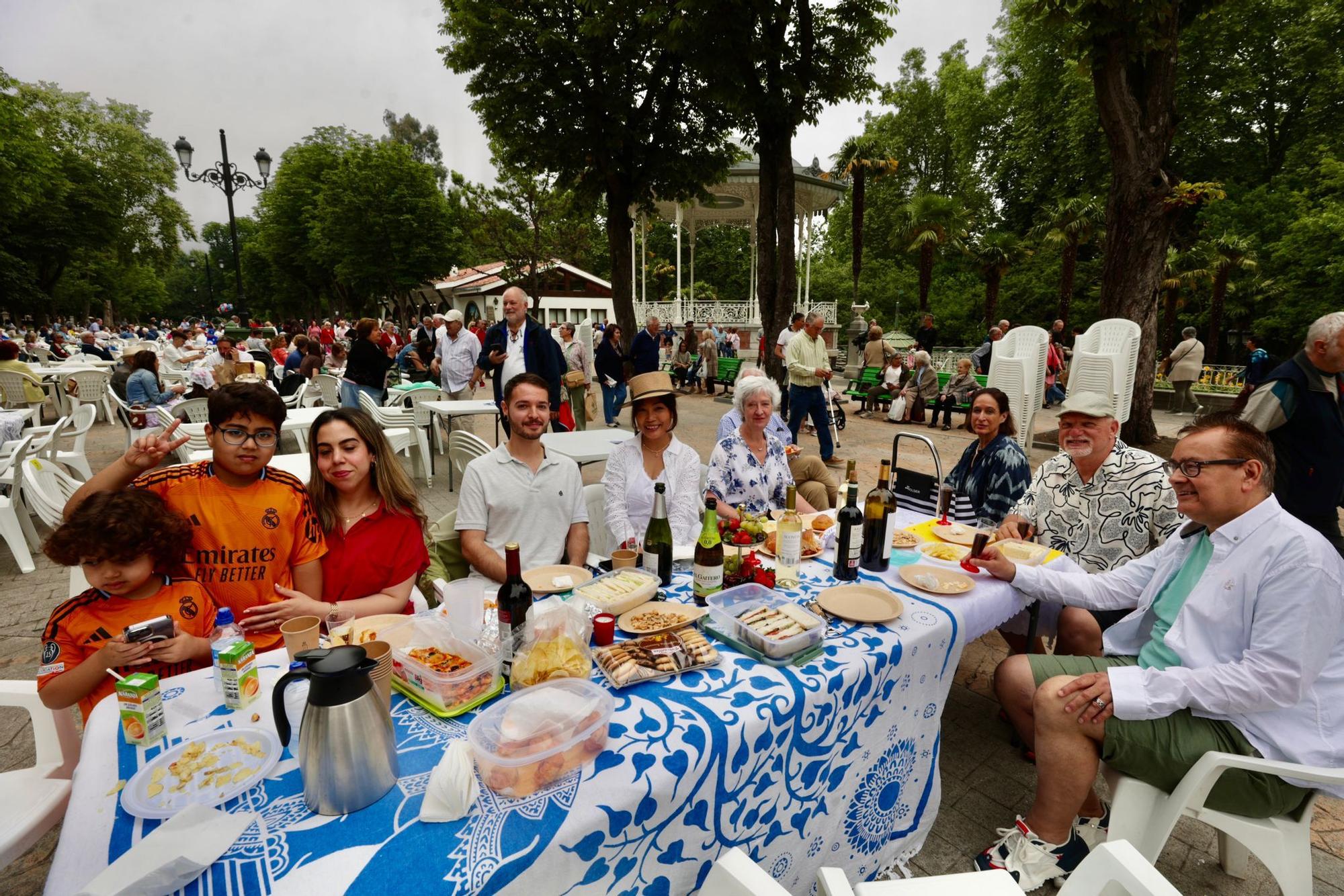 EN IMÁGENES: Así vive Oviedo su fiesta de Martes de Campo