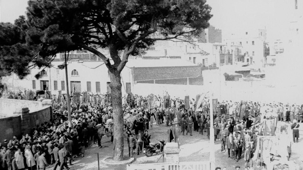 Una imagen del 'Pi de Les Corts' el día del acto de la primera piedra del Camp Nou (28 de marzo de 1954)