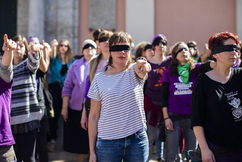 Actividades con motivo del 8M en la plaza de la Virgen