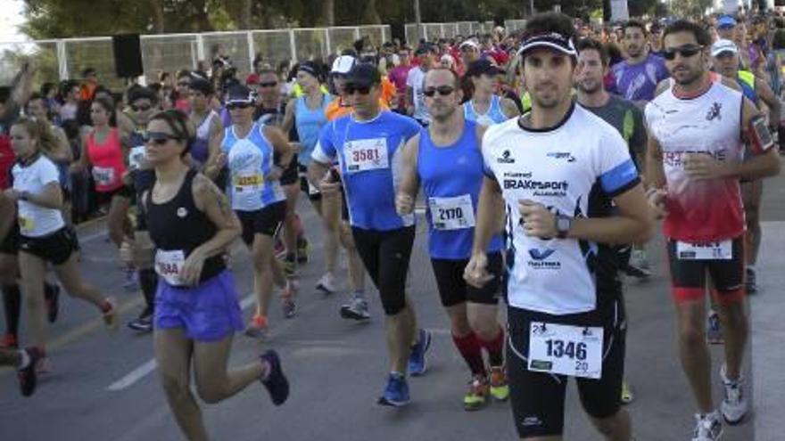 Gandia reunirá a 2.600 atletas en la Mitja Marató y la 10K del domingo
