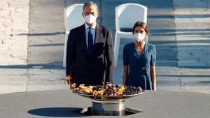 Los Reyes, en el acto de homenaje a las víctimas de la pandemia de covid y a los sanitarios celebrado en el Palacio Real en Madrid.