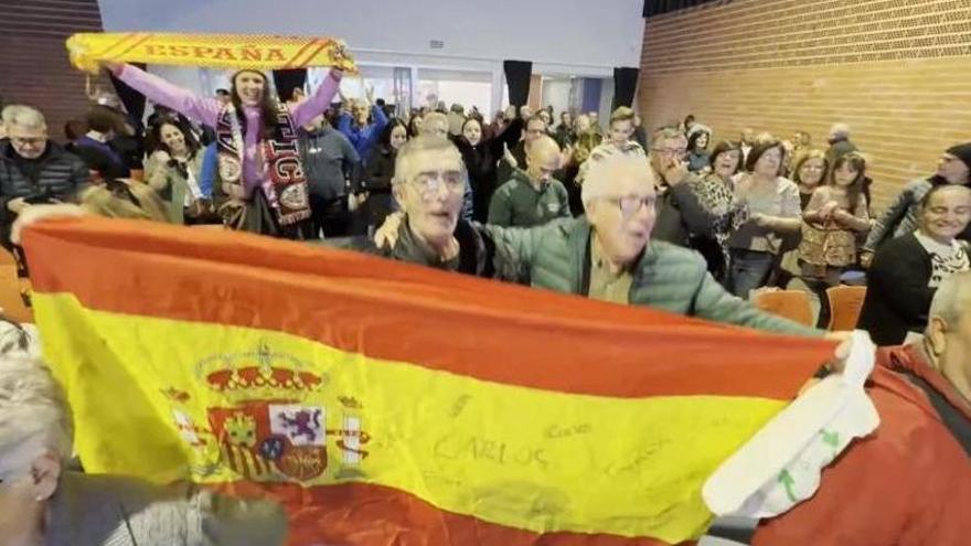 Así han celebrado la victoria de Alcaraz en el Abierto de Australia sus vecinos en El Palmar, Murcia