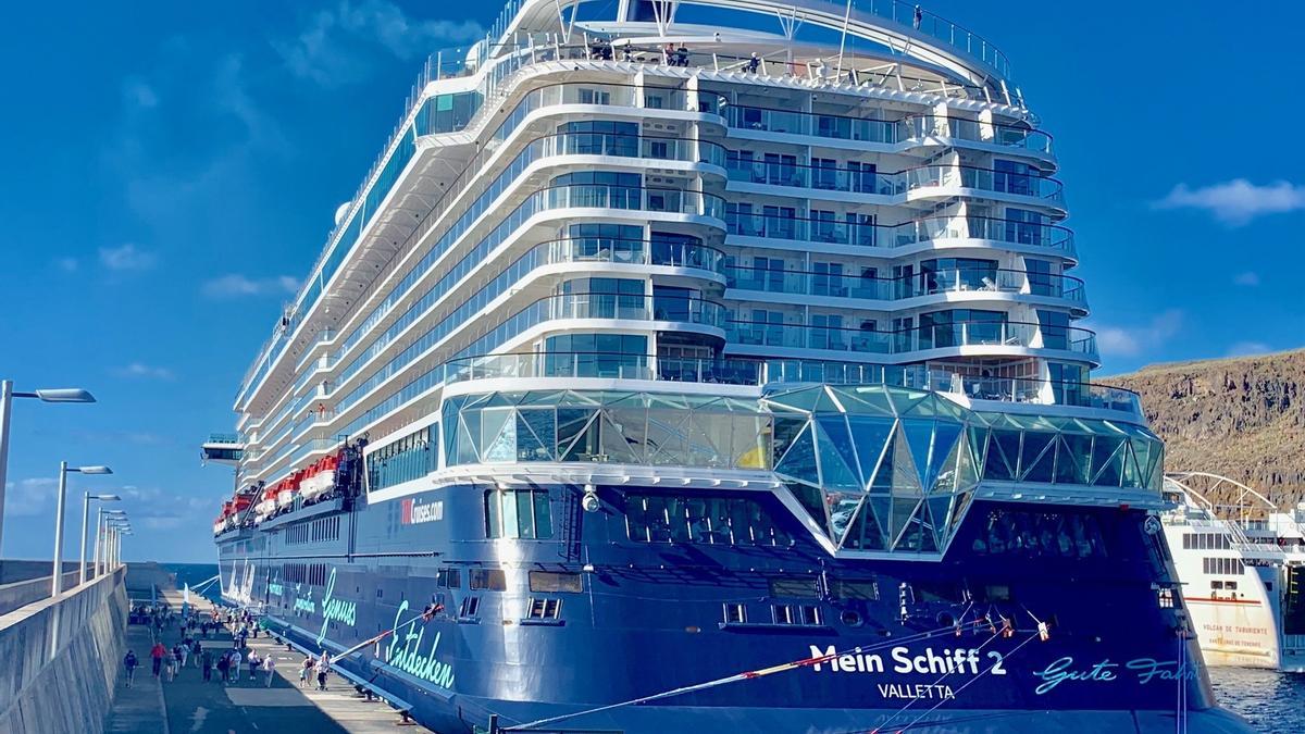 El crucero &#039;Mein Schiff&#039; llegada puerto San Sebastián de La Gomera.