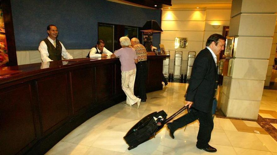 Los hoteles se desangran y la hostelería habla de pérdidas del 50% por el cierre a las 18 horas