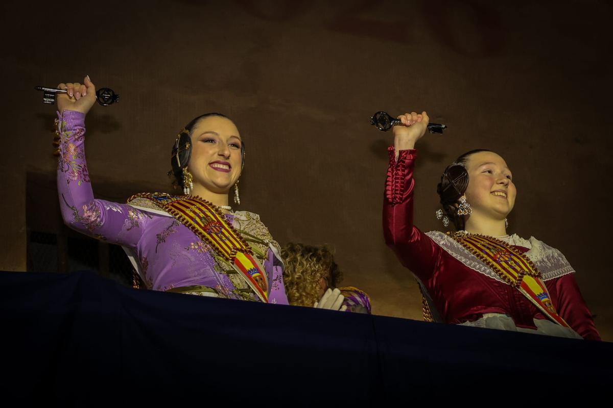 Andrea Adelantado y Sara Magán protagonizaron el llamamiento a la participación en las fallas.