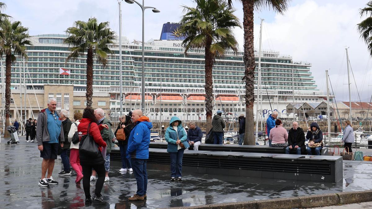 Invasión "british" en Vigo con el atraque del 'Iona'