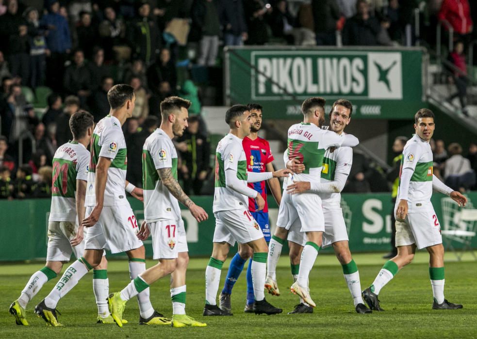 El Elche vence al Extremadura y se aleja de los puestos de descenso