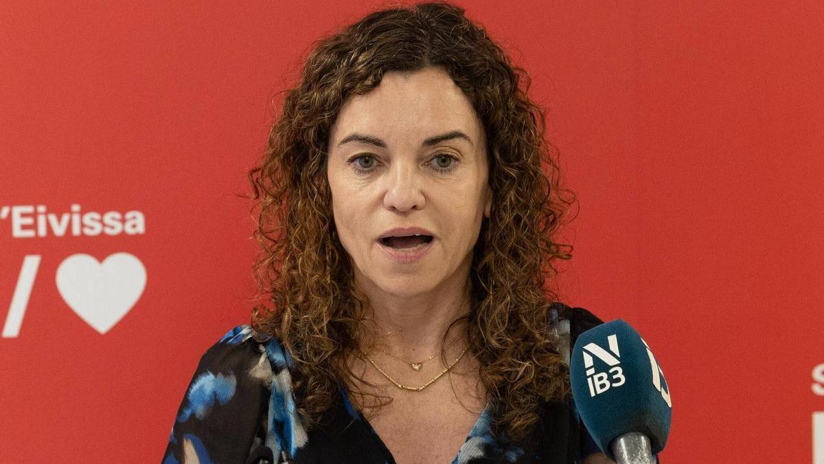 Rosario Sánchez durante la rueda de prensa ofrecida en la sede del PSOE de Ibiza.