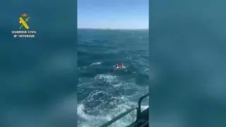 La Guardia Civil de Cádiz rescata a tres personas que hacían pesca submarina