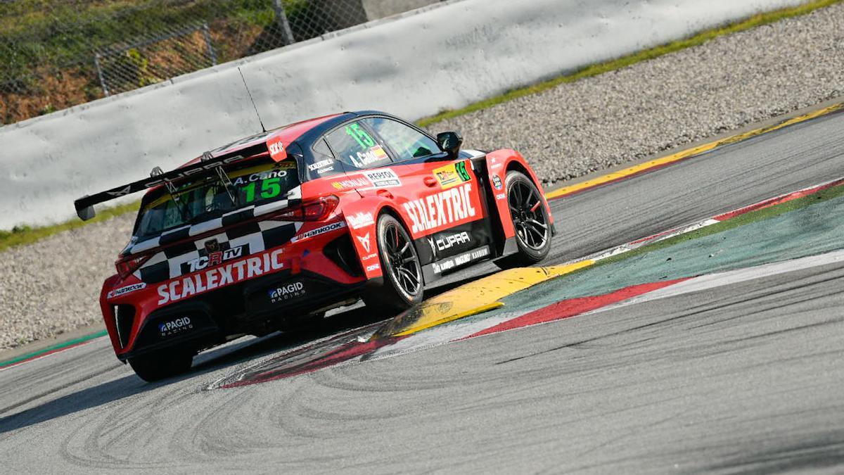 Alba Cano en su CUPRA León Competición en el Circuit de Barcelona-Catalunya.