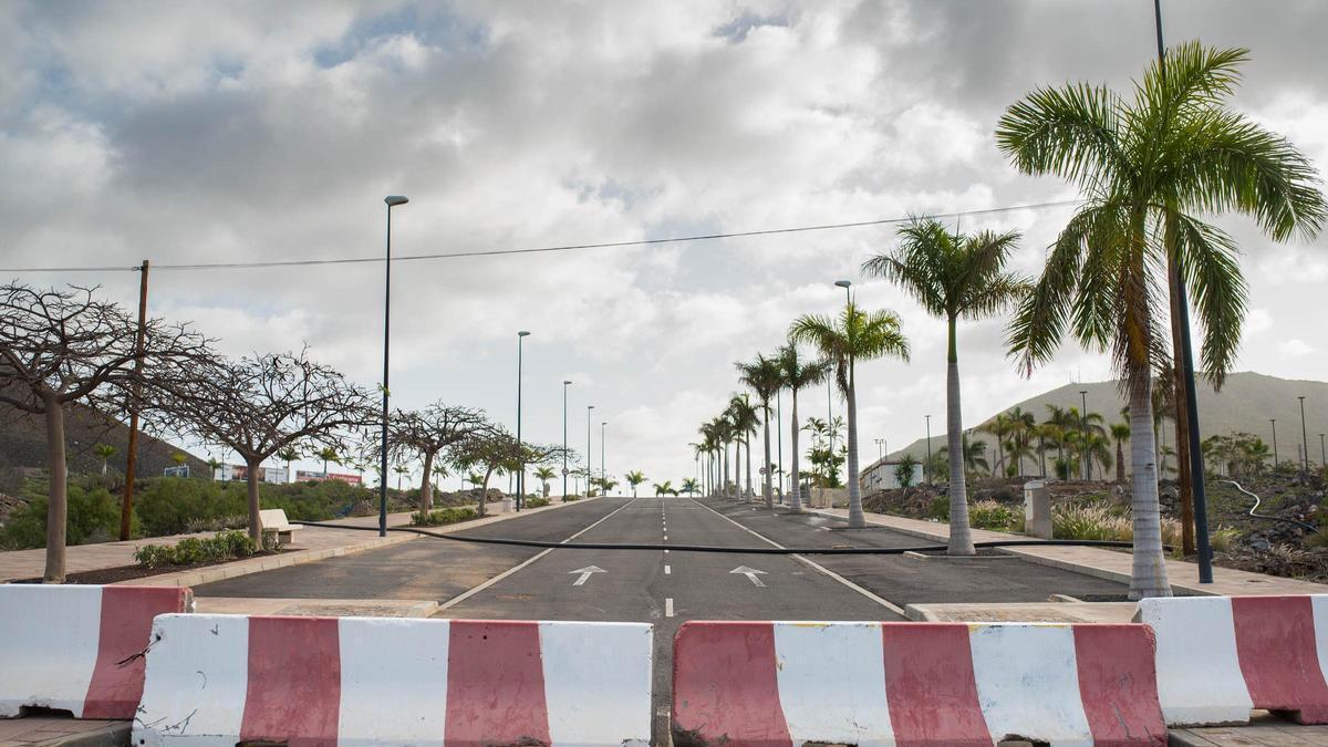 Calles ya construidas de la nueva ciudad de El Mojón, que ha comenzado a desarrollarse en Arona.