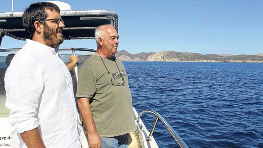 El conseller Vidal y el director general de Pesca, Joan Mercant.