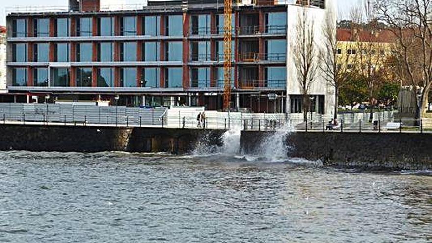 Estado de las obras en la fachada al mar del hotel, en diciembre pasado.