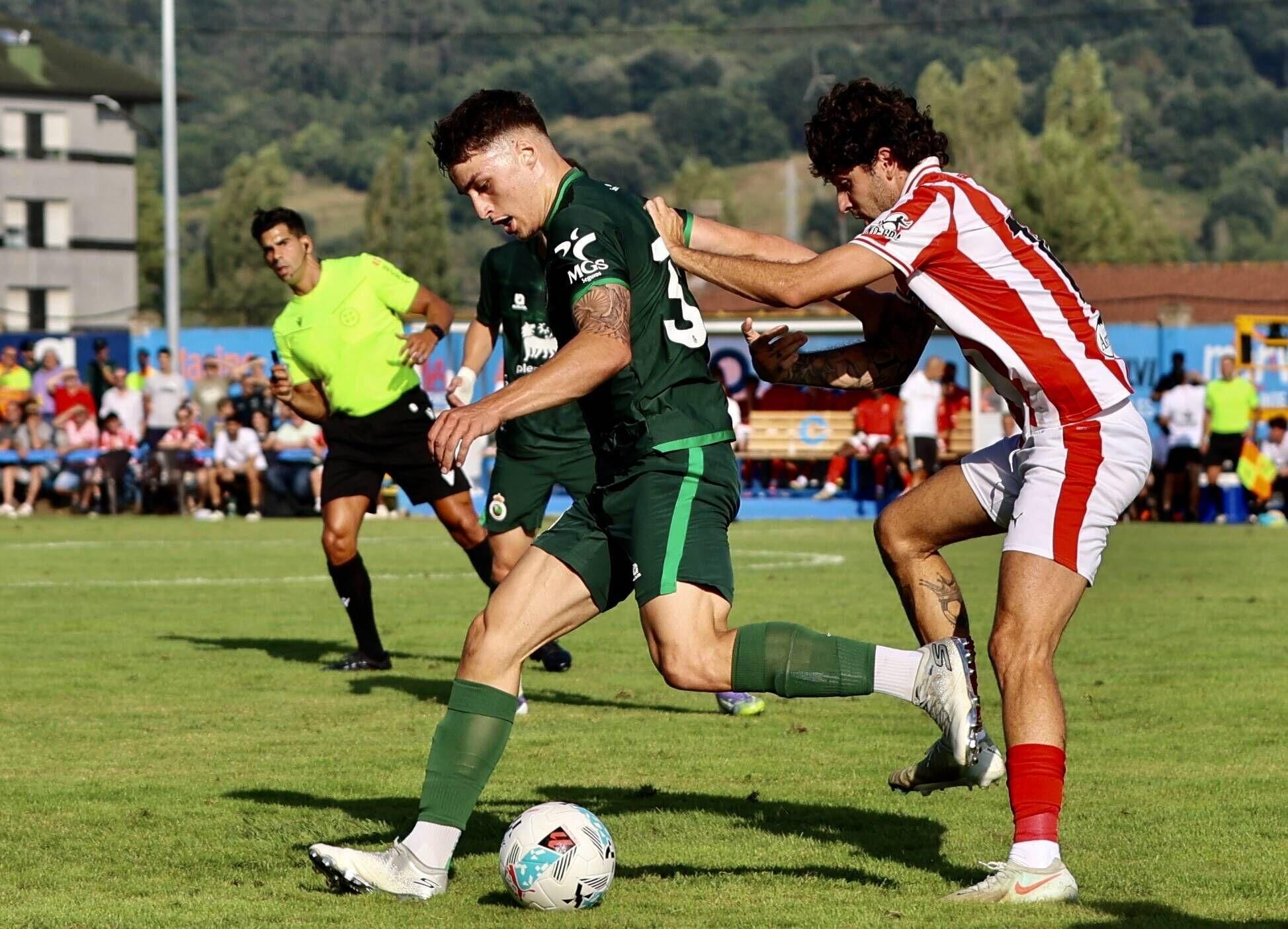 EN IMÁGENES: Amistoso de pretemporada en Grado entre Sporting y Racing de Santander