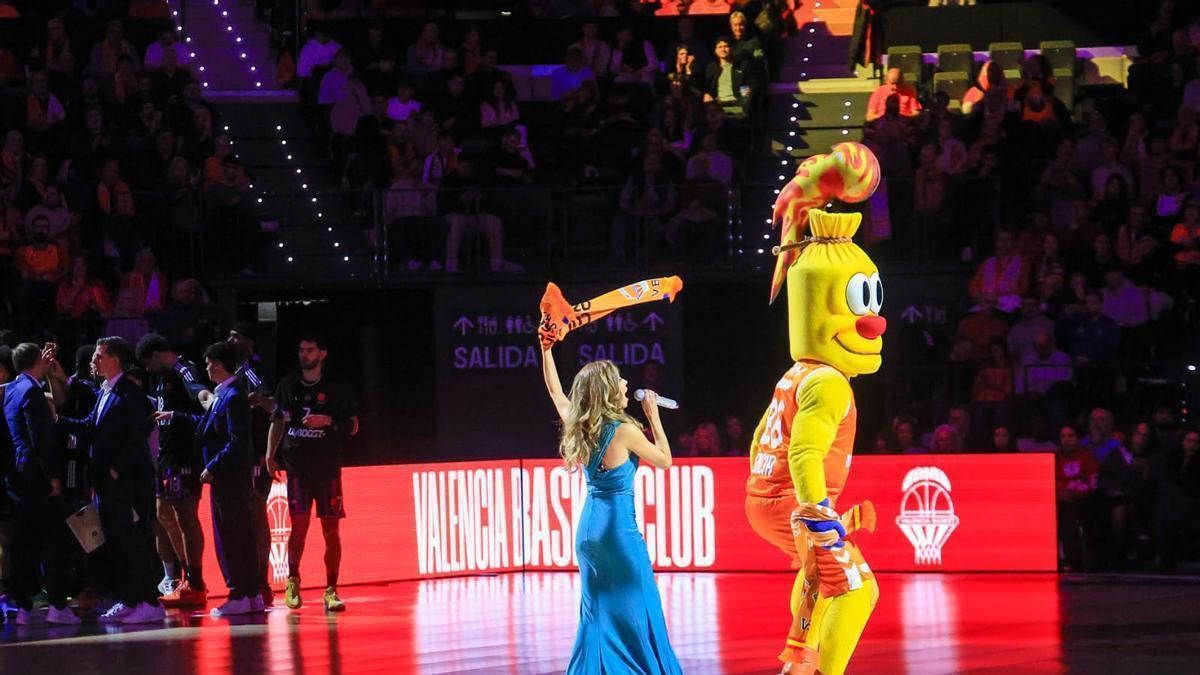 Espectáculo musical a pie de pista al más puro estilo de la Superbowl