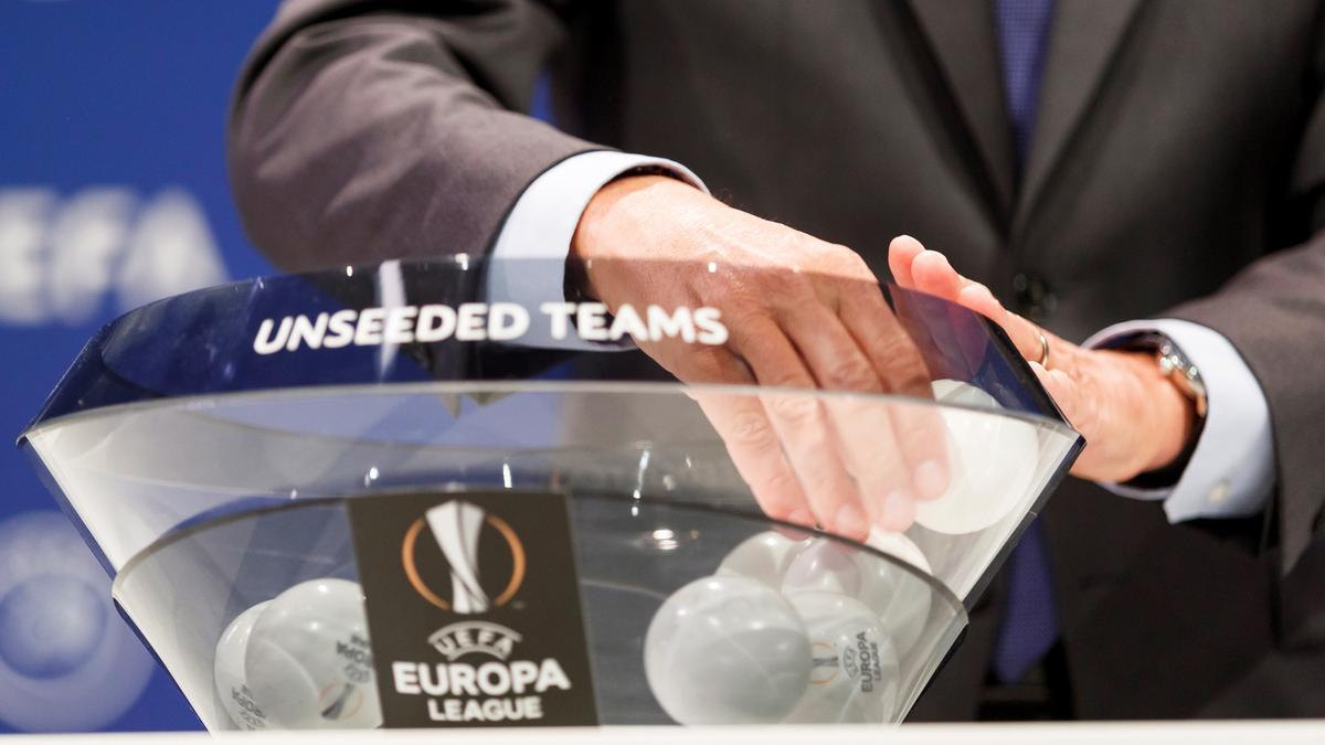 Una imagen de un sorteo de la Europa League.