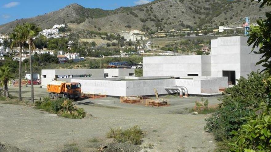 Vista general de las obras de la depuradora, cerca de la urbanización San Juan de Capistrano.