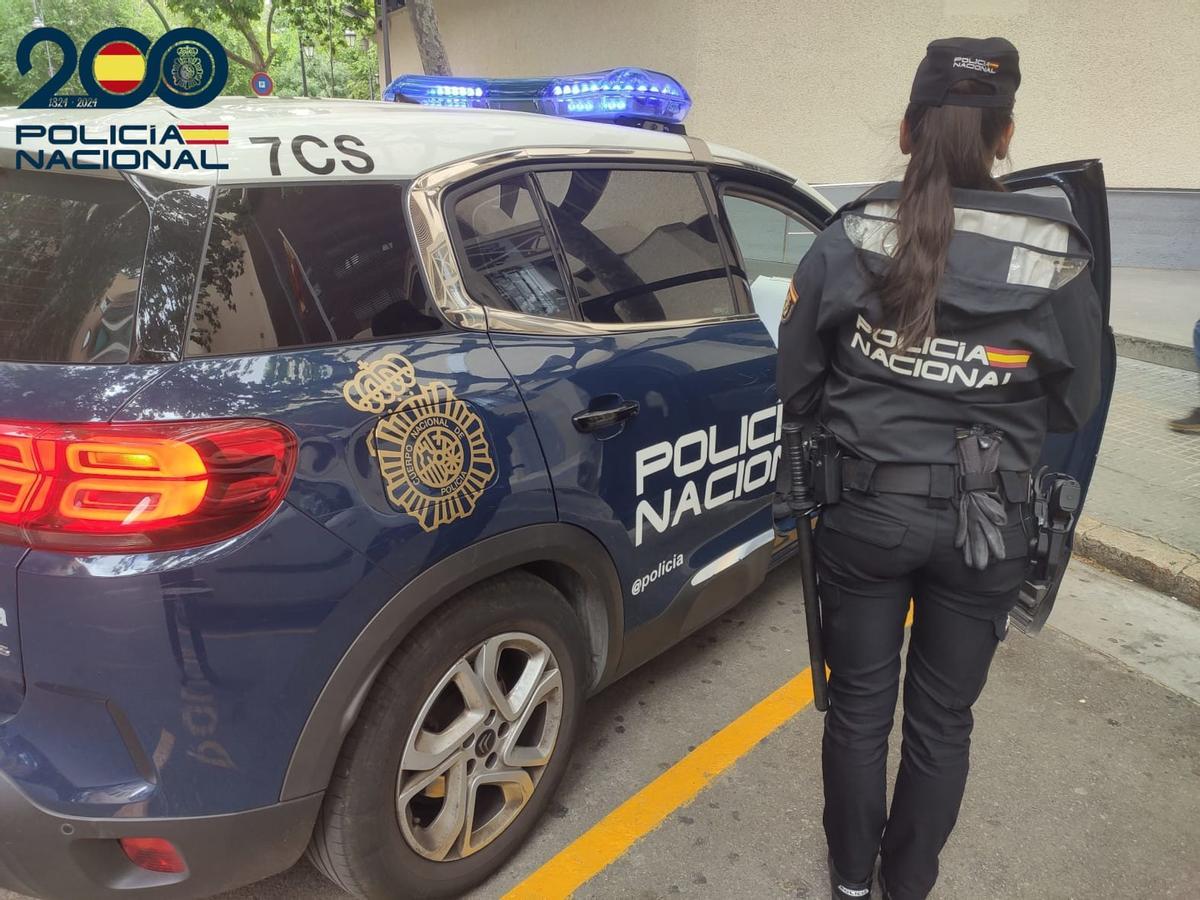 Una agente de Policía Nacional de Ibiza