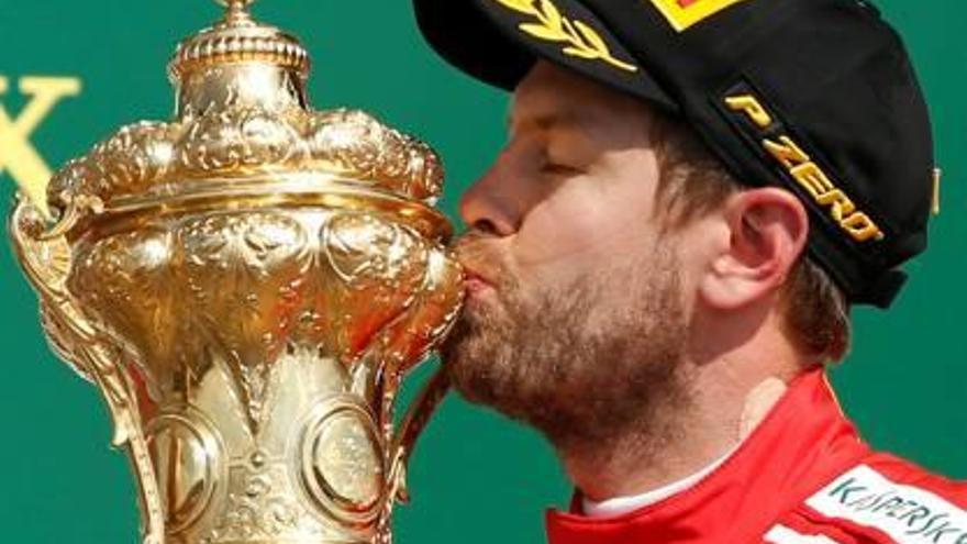 Vettel s&#039;acaba imposant en la bogeria final de Silverstone