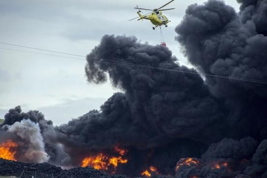 Espectacular incendi de pneumàtics a Seseña