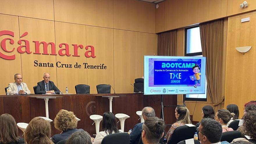 Más de 100 jóvenes asisten al ‘bootcamp’.