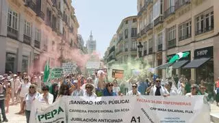 Enfermeras andaluzas se reivindican en la 'Pepa': "Por las que tienen que emigrar, por las que no pueden más"