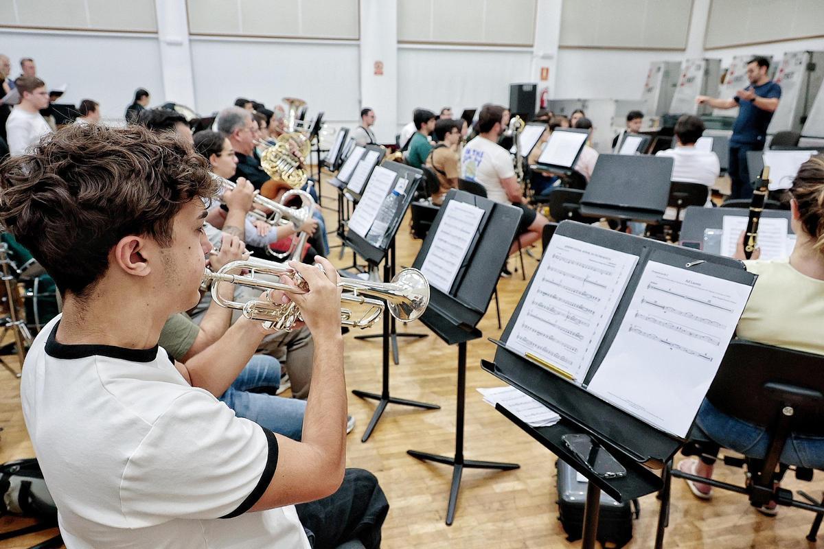 Primer ensayo general del coro y la orquesta de la misa del papa en el Puerto de Santa Cruz de Tenerife