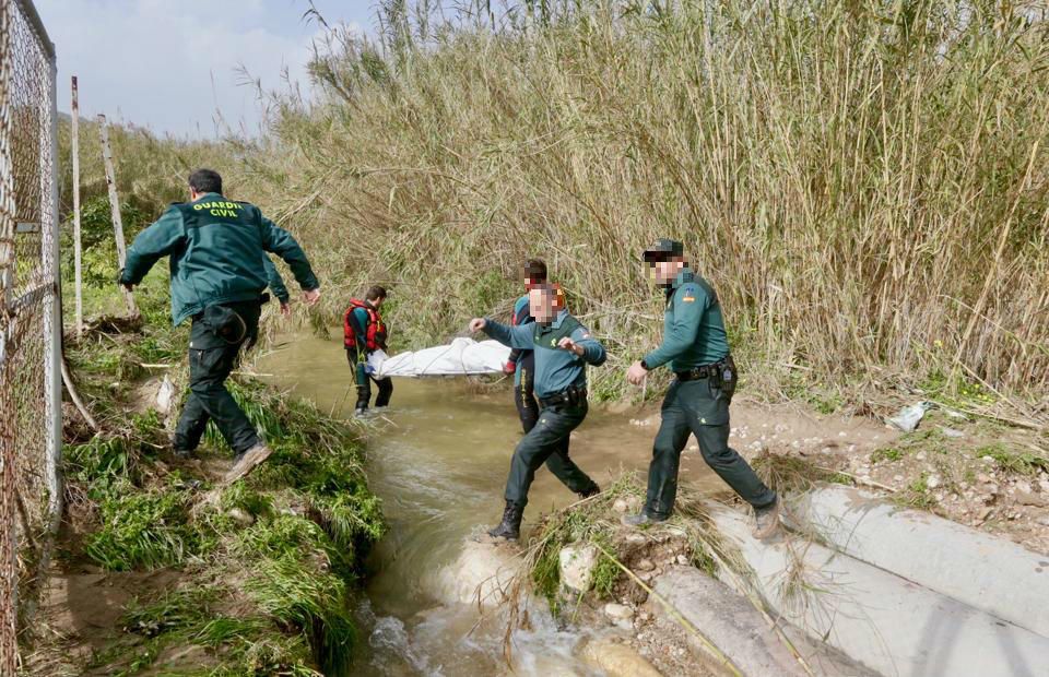 El coche del hombre apareció en un punto de difícil acceso e inundado de la partida Alcolecha, en La Nucía