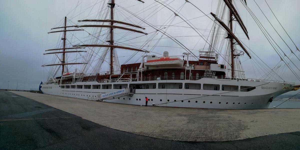 Uno de los cruceros llegados este año a Vilagarcía.