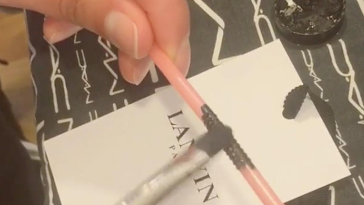 Eyeliner con pajita
