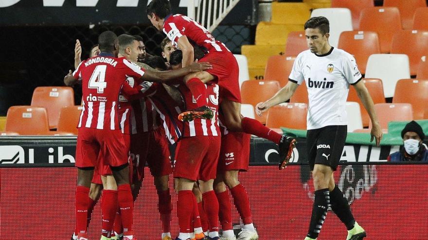 Un Atlético ambicioso gana en Valencia