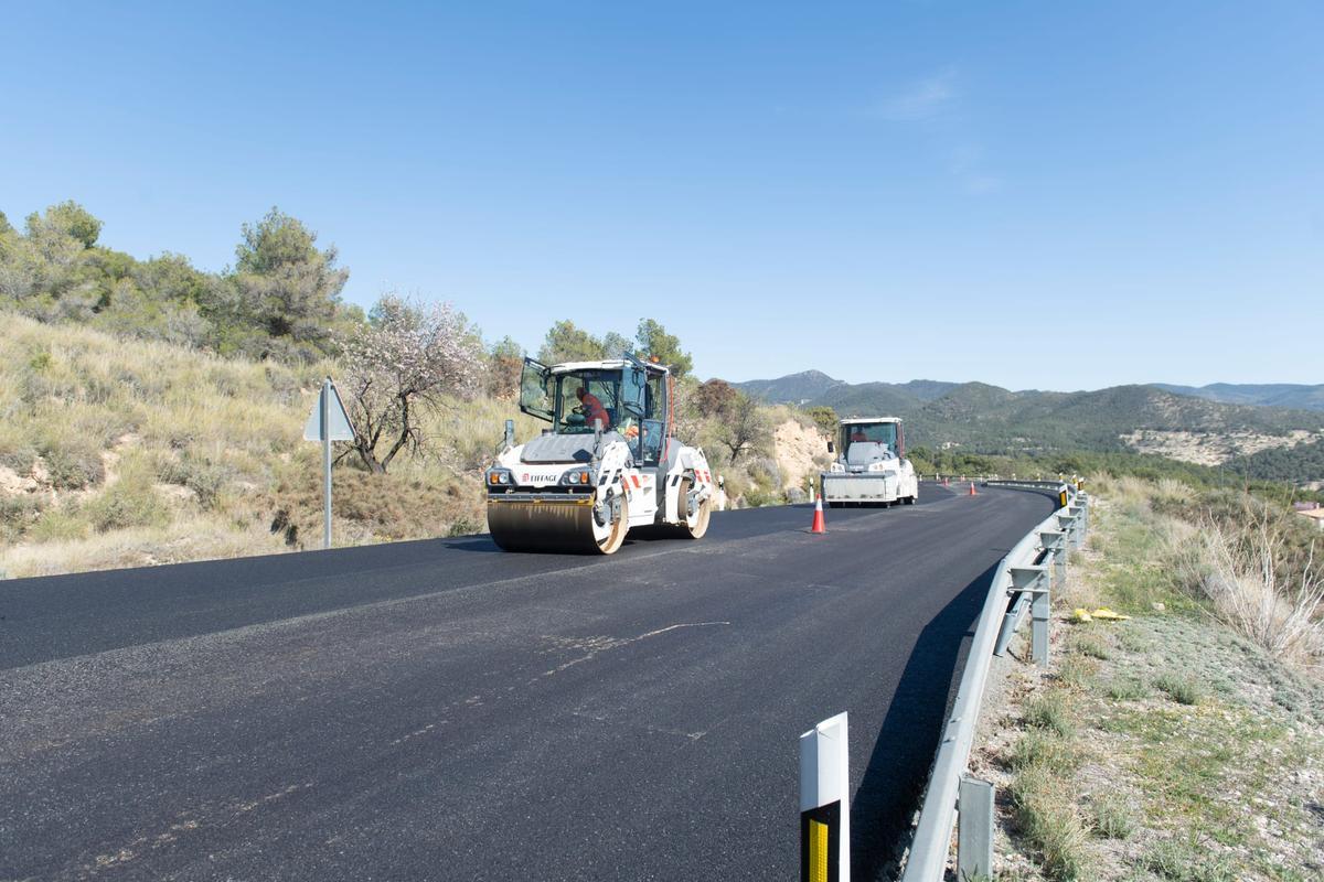 Obras de reasfaltado en La Carraqueta, en una imagen de hace dos semanas