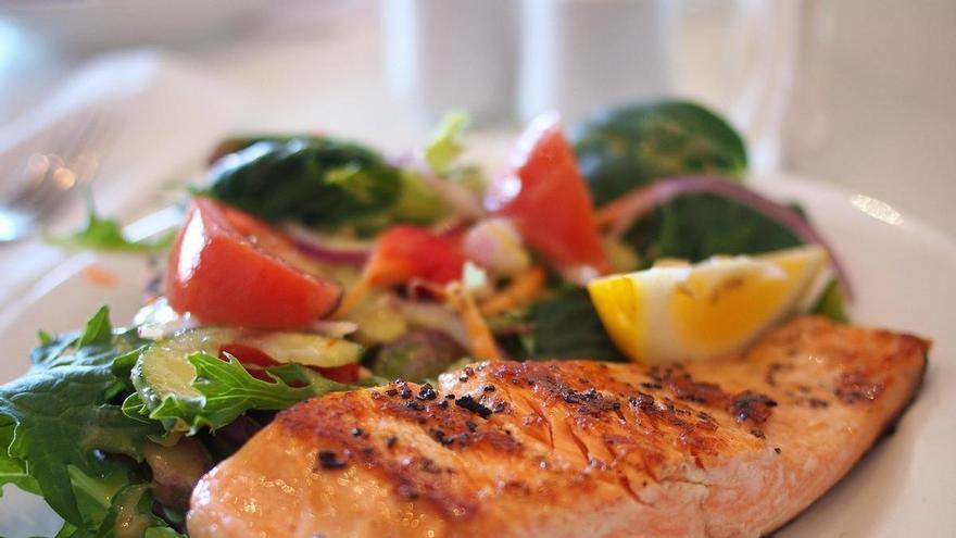 Aceite de oliva, aguacate, salmón o cacao puro: los diez alimentos para retrasar el envejecimiento