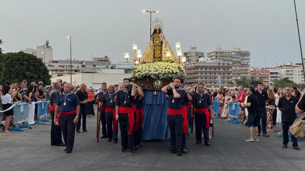 Un momento de la procesión en honor a la Virgen del Carmen en Santa Pola este jueves