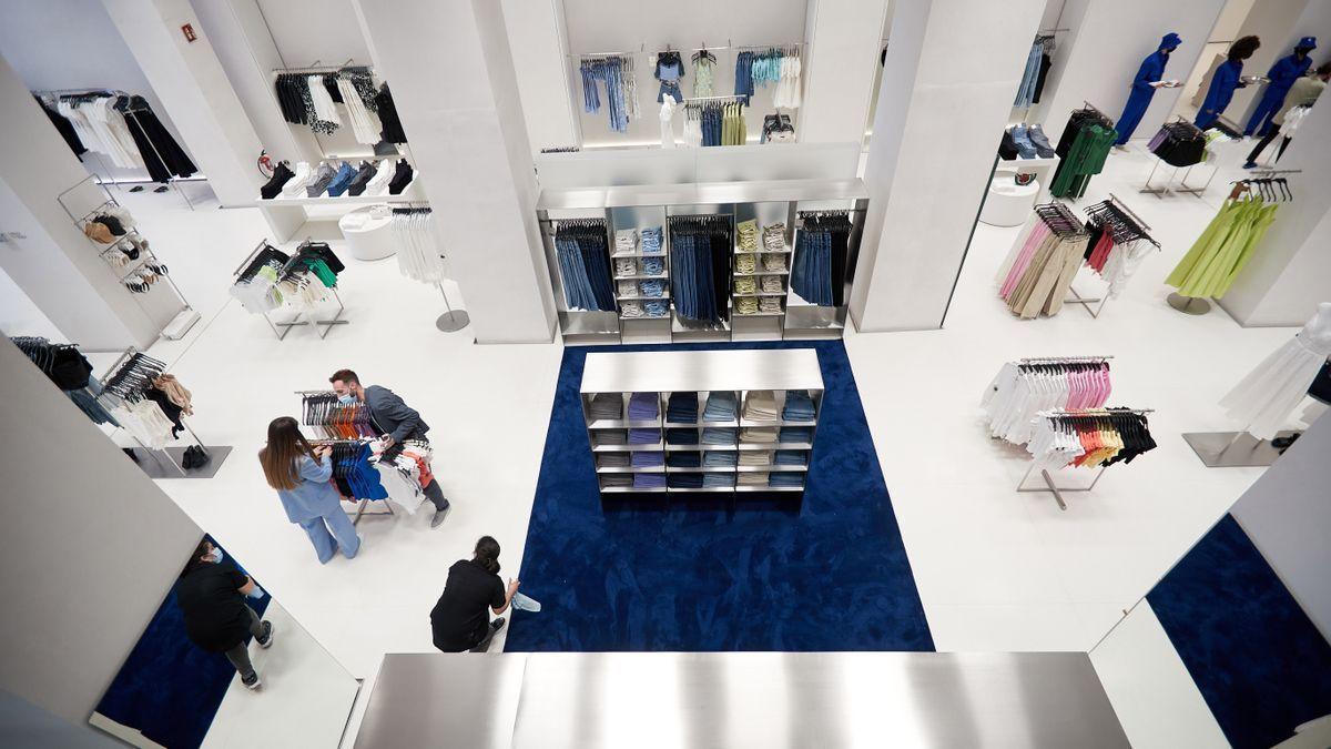 Así es la nueva megatienda de Zara en Madrid: probadores que se reservan con el móvil y prendas geolocalizadas