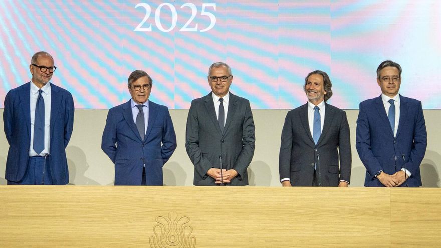 El presidente de Puig, Marc Puig (centro) junto a algunos de los miembros del consejo de administración