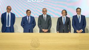 El presidente de Puig, Marc Puig (centro) junto a algunos de los miembros del consejo de administración