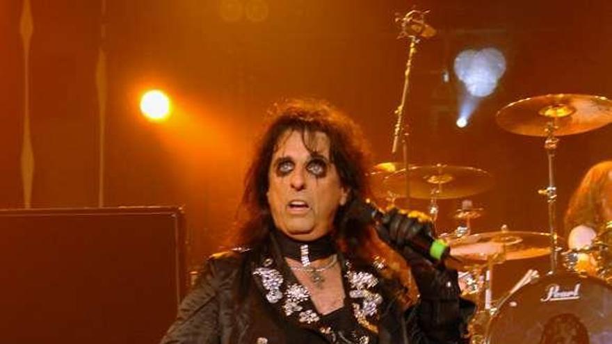 Alice Cooper, durante uno de sus conciertos.