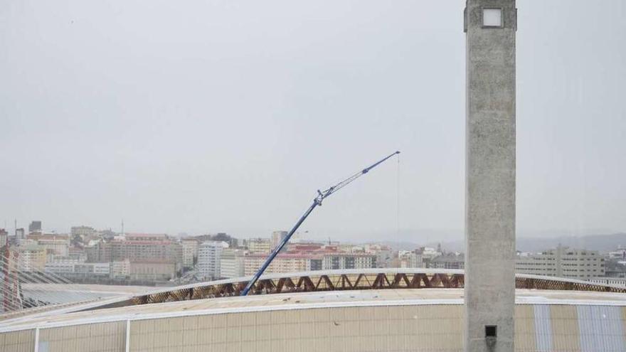 Cubierta, en primer término de la grada de Maratón del estadio de Riazor.