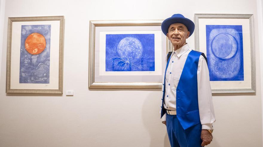 &#039;Más allá&#039;, el salto cósmico de la pintura de Juan Antonio Déniz que se exhibe el CICCA