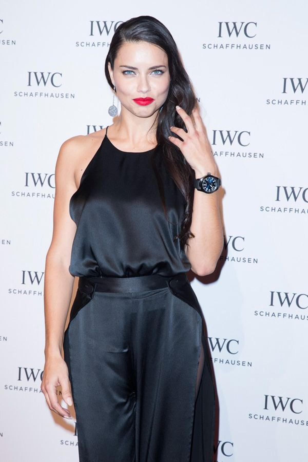 La belleza de Adriana Lima en la gala organizada por IWC