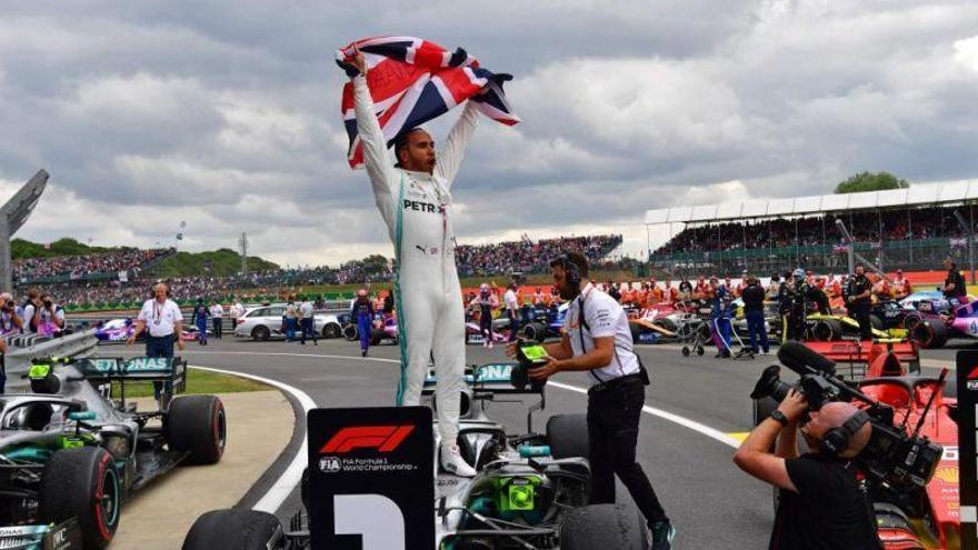 Hamilton gana en una carrera épica, un increíble Sainz del 13º al 6º