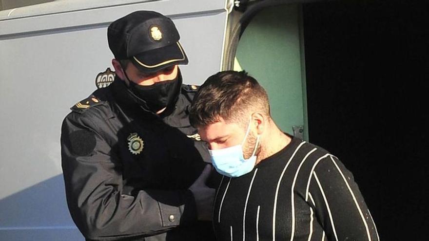 El detenido por el crimen, el día que fue a declarar al juzgado de Elche