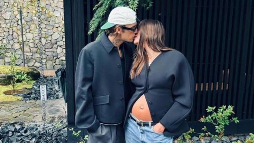 ¡Hailey Bieber insinúa que ha dado a luz a su primer hijo con Justin Bieber!