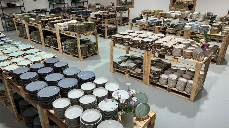 A Mercadoria revoluciona Gran Canaria con el mayor outlet de vajilla y cerámica al peso