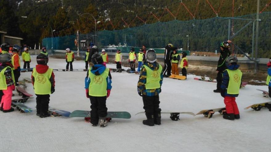 El programa &quot;Esport Blanc Escolar&quot; portarà prop de 200 alumnes del Berguedà a la neu