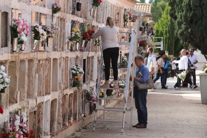 Día de Todos los Santos en el cementerio de Lorca