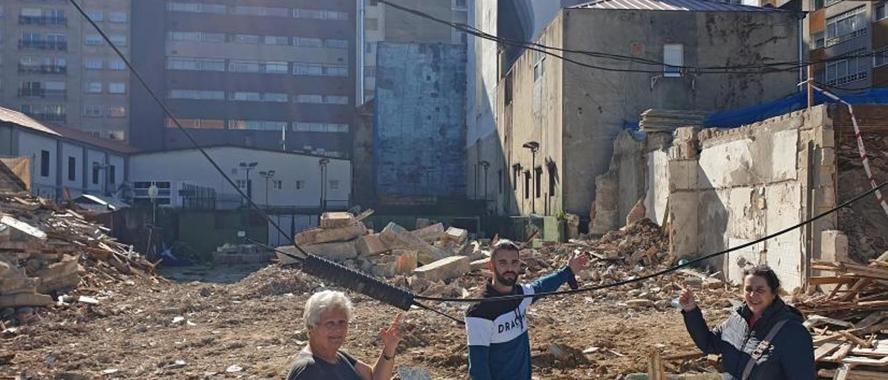 Vecinos de República Argentina alertan del riesgo del edificio que fue derribado