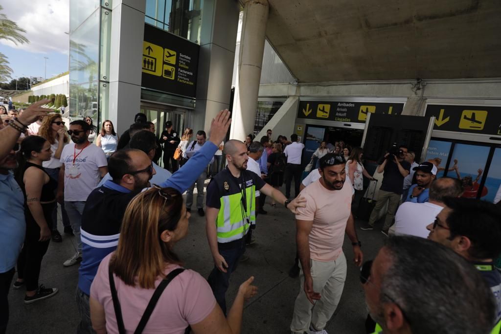 Taxifahrer protestieren am Flughafen Mallorca gegen Piraten-Taxis