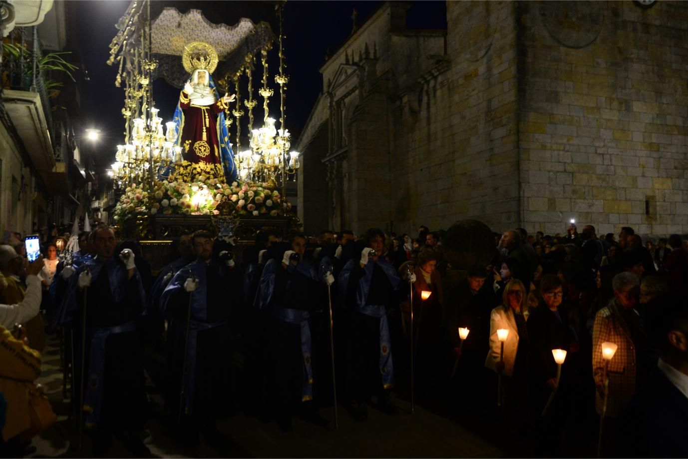 Cangas sintió el calor de la Virgen de los Dolores